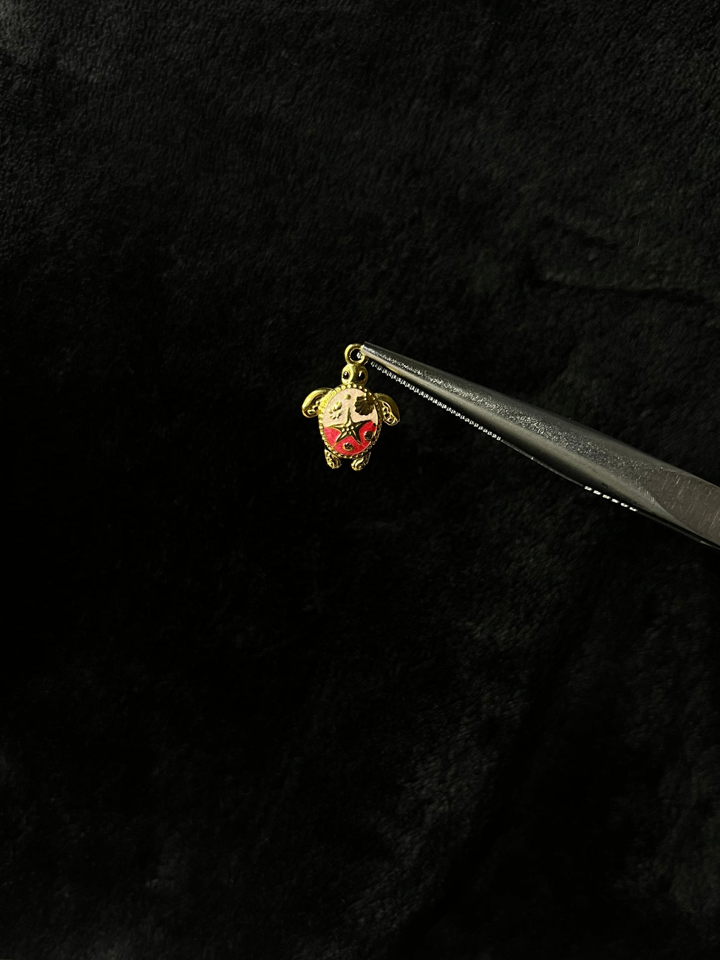 Bijou de lacets - Tortue rose