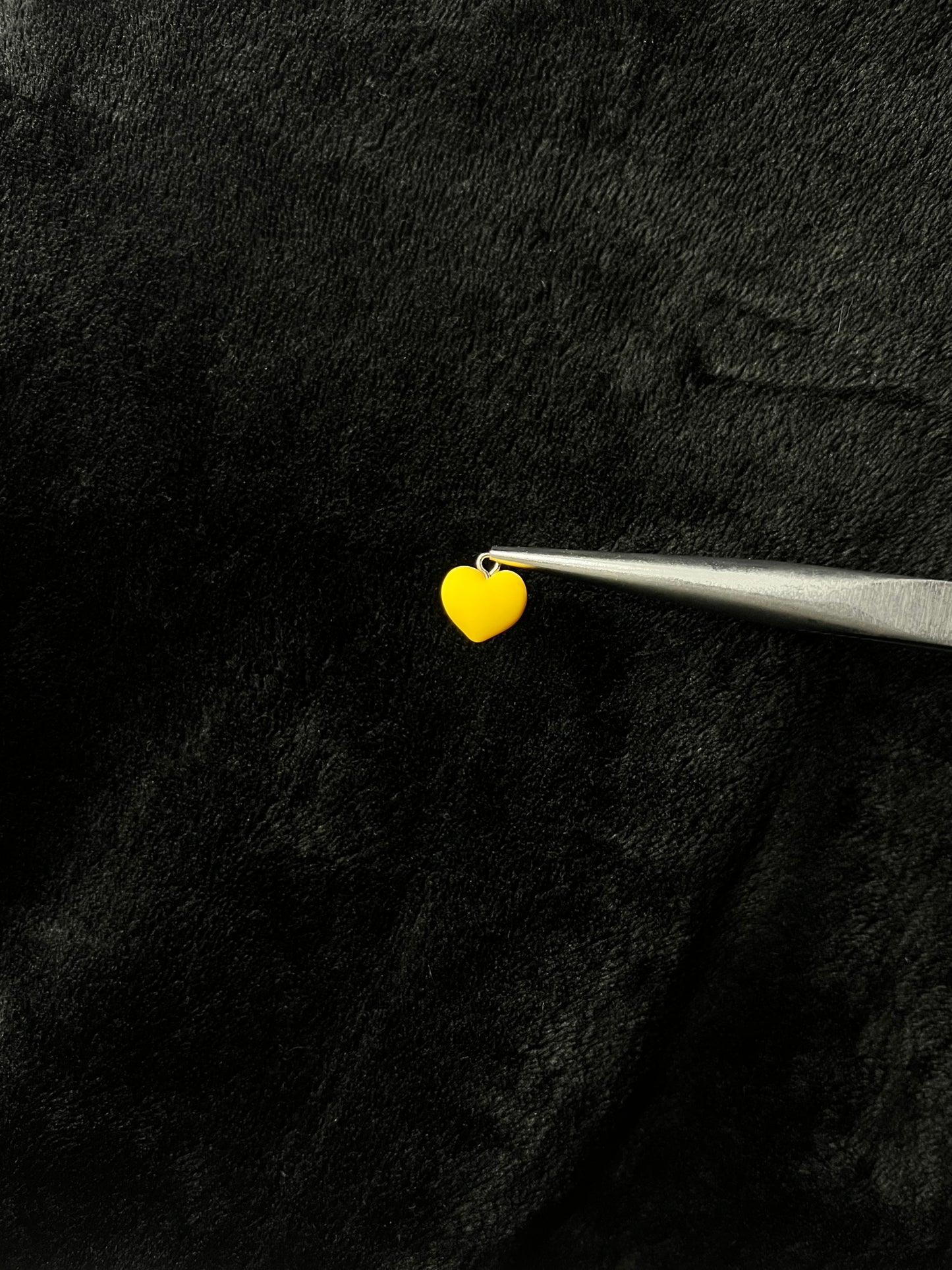 Bijou de lacets - Cœur jaune