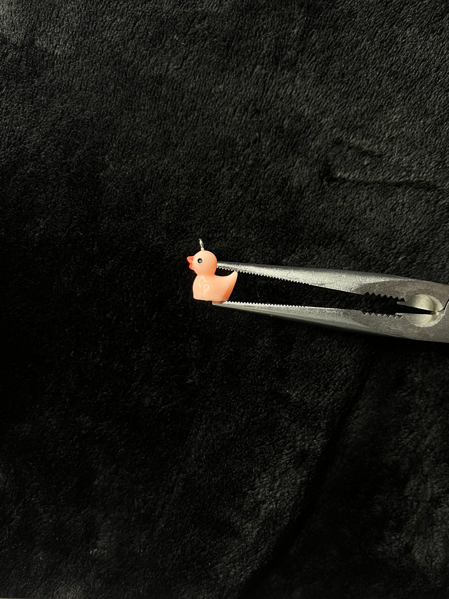 Bijou de lacets - Canard rose